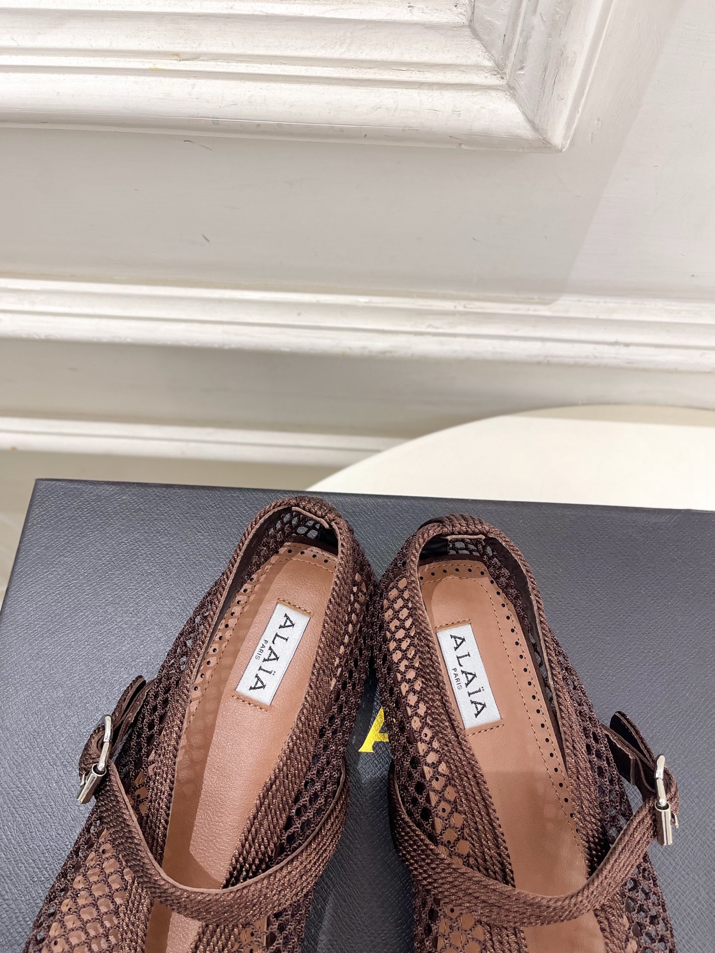 ALAÏA 阿莱亚26𝐬𝐬 2026春夏新品 秀场同款 经典镂空渔网平底玛丽珍鞋 ————————— Alaïa作为 ALAÏA 阿莱亚26𝐬𝐬 2026春夏新品 秀场同款 经典镂空渔网平底玛丽珍鞋 ————————— Alaïa作为