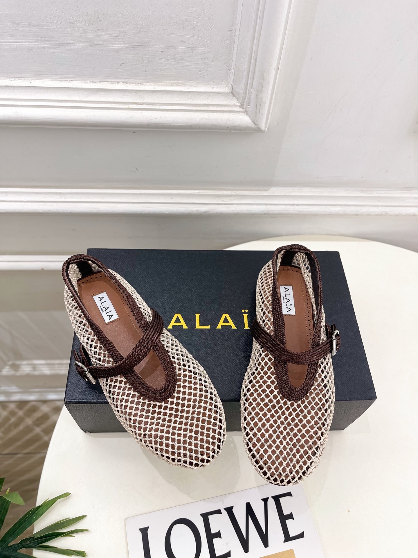 ALAÏA 阿莱亚26𝐬𝐬 2026春夏新品 秀场同款 经典镂空渔网平底玛丽珍鞋 ————————— Alaïa作为 ALAÏA 阿莱亚26𝐬𝐬 2026春夏新品 秀场同款 经典镂空渔网平底玛丽珍鞋 ————————— Alaïa作为