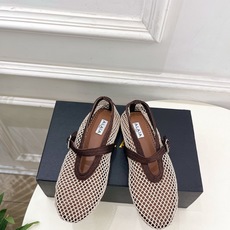 ALAÏA 阿莱亚26𝐬𝐬 2026春夏新品 秀场同款 经典镂空渔网平底玛丽珍鞋 ————————— Alaïa作为 ALAÏA 阿莱亚26𝐬𝐬 2026春夏新品 秀场同款 经典镂空渔网平底玛丽珍鞋 ————————— Alaïa作为