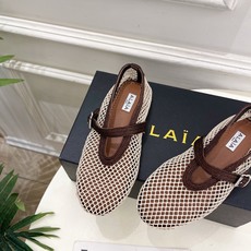 ALAÏA 阿莱亚26𝐬𝐬 2026春夏新品 秀场同款 经典镂空渔网平底玛丽珍鞋 ————————— Alaïa作为 ALAÏA 阿莱亚26𝐬𝐬 2026春夏新品 秀场同款 经典镂空渔网平底玛丽珍鞋 ————————— Alaïa作为