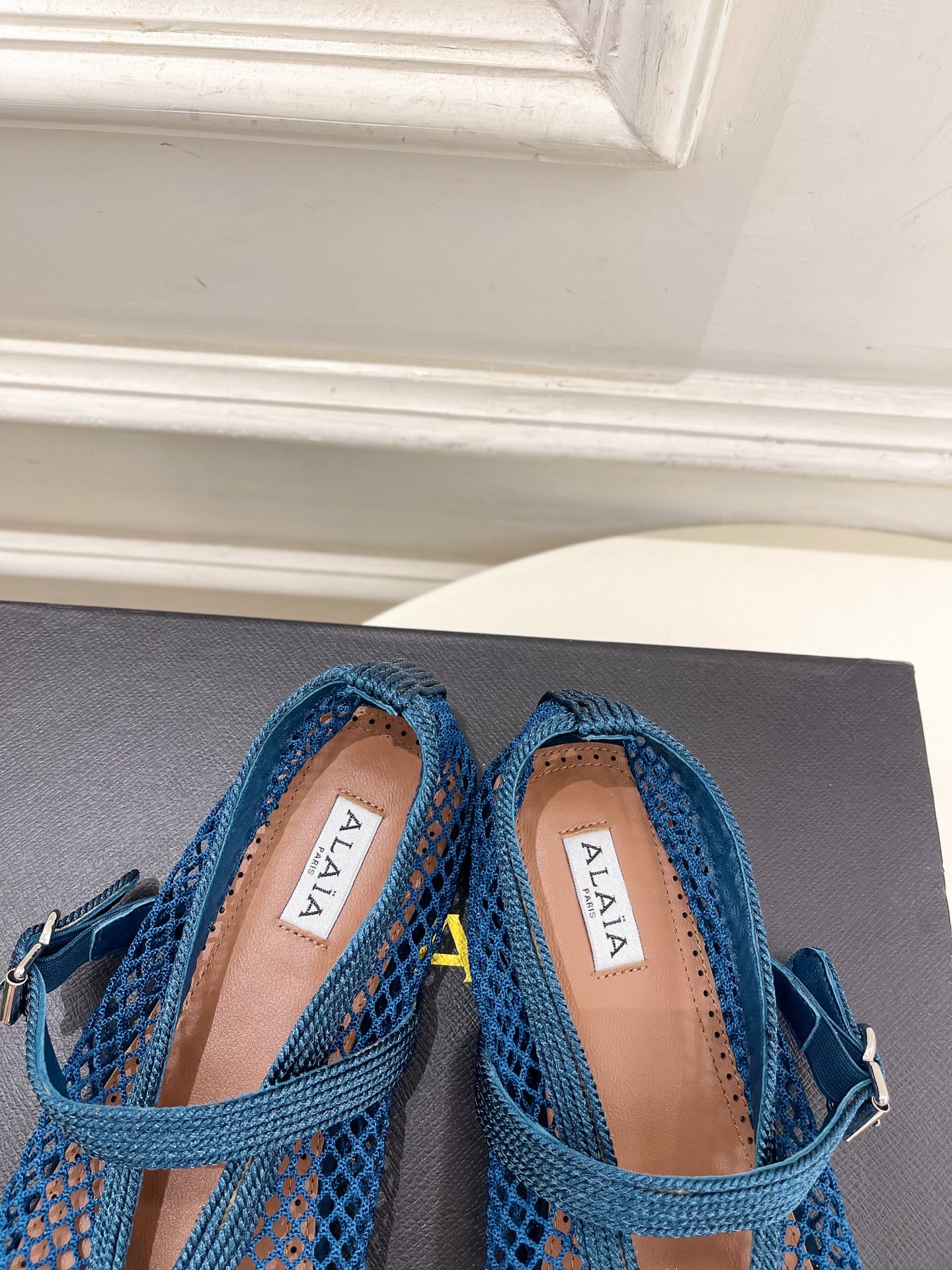 ALAÏA 阿莱亚26𝐬𝐬 2026春夏新品 秀场同款 经典镂空渔网平底玛丽珍鞋 ————————— Alaïa作为 ALAÏA 阿莱亚26𝐬𝐬 2026春夏新品 秀场同款 经典镂空渔网平底玛丽珍鞋 ————————— Alaïa作为