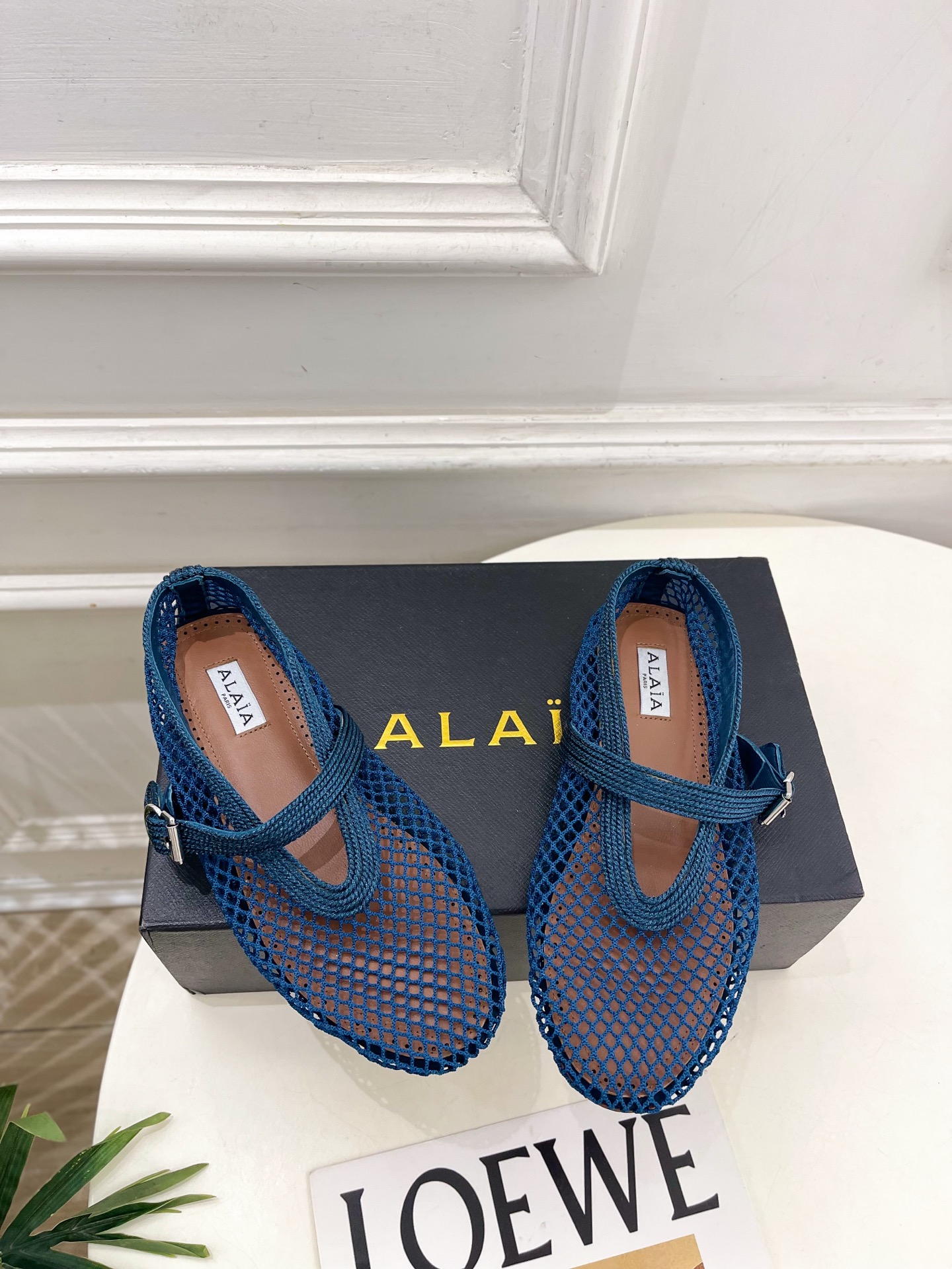 ALAÏA 阿莱亚26𝐬𝐬 2026春夏新品 秀场同款 经典镂空渔网平底玛丽珍鞋 ————————— Alaïa作为 ALAÏA 阿莱亚26𝐬𝐬 2026春夏新品 秀场同款 经典镂空渔网平底玛丽珍鞋 ————————— Alaïa作为