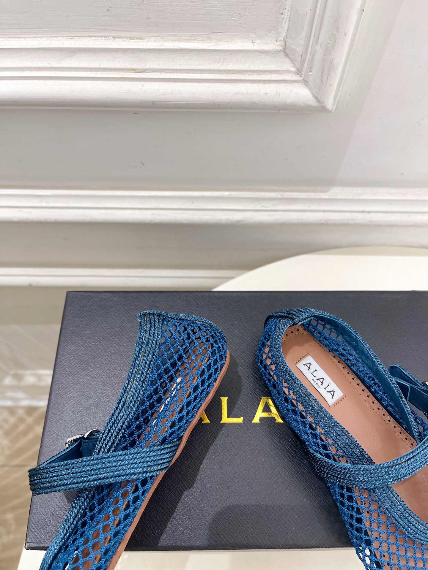 ALAÏA 阿莱亚26𝐬𝐬 2026春夏新品 秀场同款 经典镂空渔网平底玛丽珍鞋 ————————— Alaïa作为 ALAÏA 阿莱亚26𝐬𝐬 2026春夏新品 秀场同款 经典镂空渔网平底玛丽珍鞋 ————————— Alaïa作为