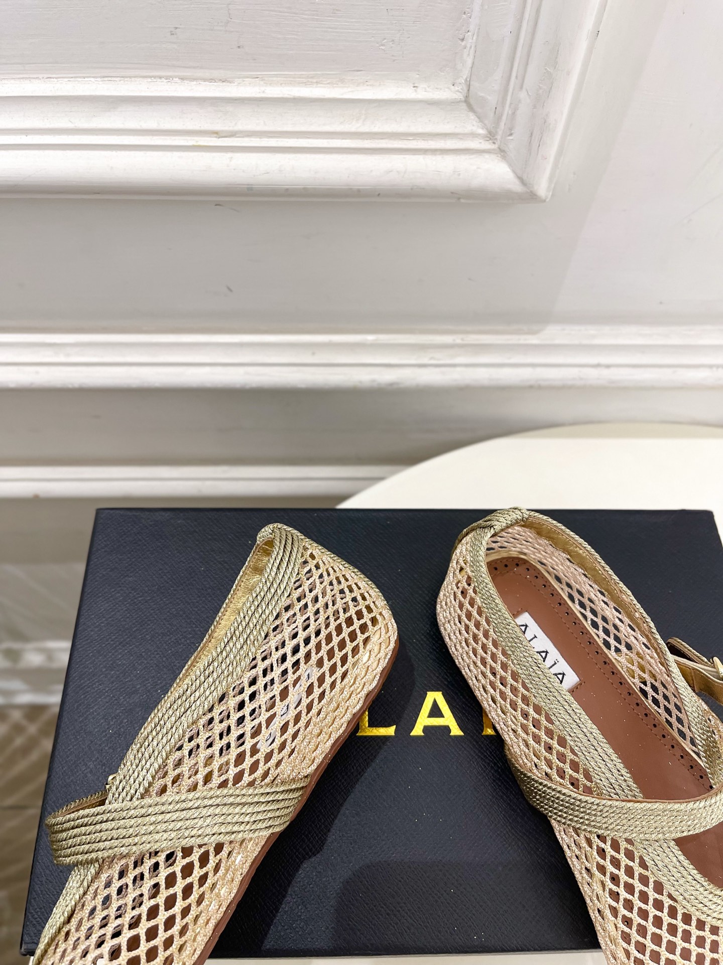 ALAÏA 阿莱亚26𝐬𝐬 2026春夏新品 秀场同款 经典镂空渔网平底玛丽珍鞋 ————————— Alaïa作为 ALAÏA 阿莱亚26𝐬𝐬 2026春夏新品 秀场同款 经典镂空渔网平底玛丽珍鞋 ————————— Alaïa作为