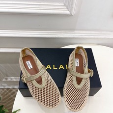 ALAÏA 阿莱亚26𝐬𝐬 2026春夏新品 秀场同款 经典镂空渔网平底玛丽珍鞋 ————————— Alaïa作为 ALAÏA 阿莱亚26𝐬𝐬 2026春夏新品 秀场同款 经典镂空渔网平底玛丽珍鞋 ————————— Alaïa作为