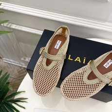 ALAÏA 阿莱亚26𝐬𝐬 2026春夏新品 秀场同款 经典镂空渔网平底玛丽珍鞋 ————————— Alaïa作为 ALAÏA 阿莱亚26𝐬𝐬 2026春夏新品 秀场同款 经典镂空渔网平底玛丽珍鞋 ————————— Alaïa作为