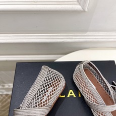 ALAÏA 阿莱亚26𝐬𝐬 2026春夏新品 秀场同款 经典镂空渔网平底玛丽珍鞋 ————————— Alaïa作为 ALAÏA 阿莱亚26𝐬𝐬 2026春夏新品 秀场同款 经典镂空渔网平底玛丽珍鞋 ————————— Alaïa作为