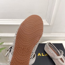 ALAÏA 阿莱亚26𝐬𝐬 2026春夏新品 秀场同款 经典镂空渔网平底玛丽珍鞋 ————————— Alaïa作为 ALAÏA 阿莱亚26𝐬𝐬 2026春夏新品 秀场同款 经典镂空渔网平底玛丽珍鞋 ————————— Alaïa作为
