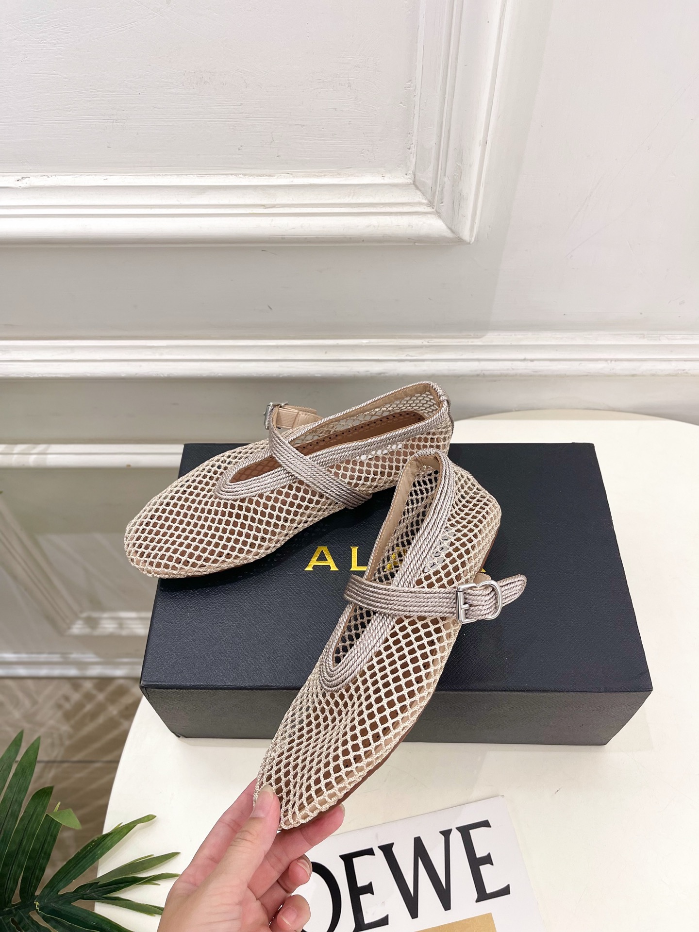 ALAÏA 阿莱亚26𝐬𝐬   2026春夏新品 秀场同款 经典镂空渔网平底玛丽珍鞋 ————————— Alaïa作为