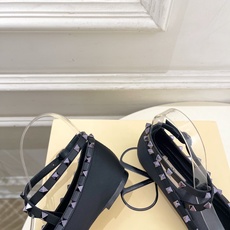 Valentino 华伦天奴 26𝐬𝐬 2026新品 VT蝴蝶结鉚钉交叉带平底芭蕾舞鞋上新☑️ ———————————— Valentino 华伦天奴 26𝐬𝐬 2026新品 VT蝴蝶结鉚钉交叉带平底芭蕾舞鞋上新☑️ ————————————