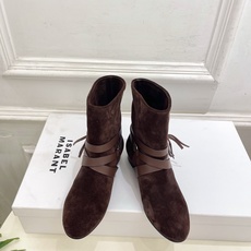 ISABEL MARANT | 伊莎贝尔 26𝐬𝐬 2026秋冬新品 经典复古绑带流苏短靴———————————— 一 ISABEL MARANT | 伊莎贝尔 26𝐬𝐬 2026秋冬新品 经典复古绑带流苏短靴———————————— 一
