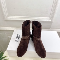 ISABEL MARANT | 伊莎贝尔 26𝐬𝐬 2026秋冬新品 经典复古皮带扣短靴———————————— 一个 ISABEL MARANT | 伊莎贝尔 26𝐬𝐬 2026秋冬新品 经典复古皮带扣短靴———————————— 一个