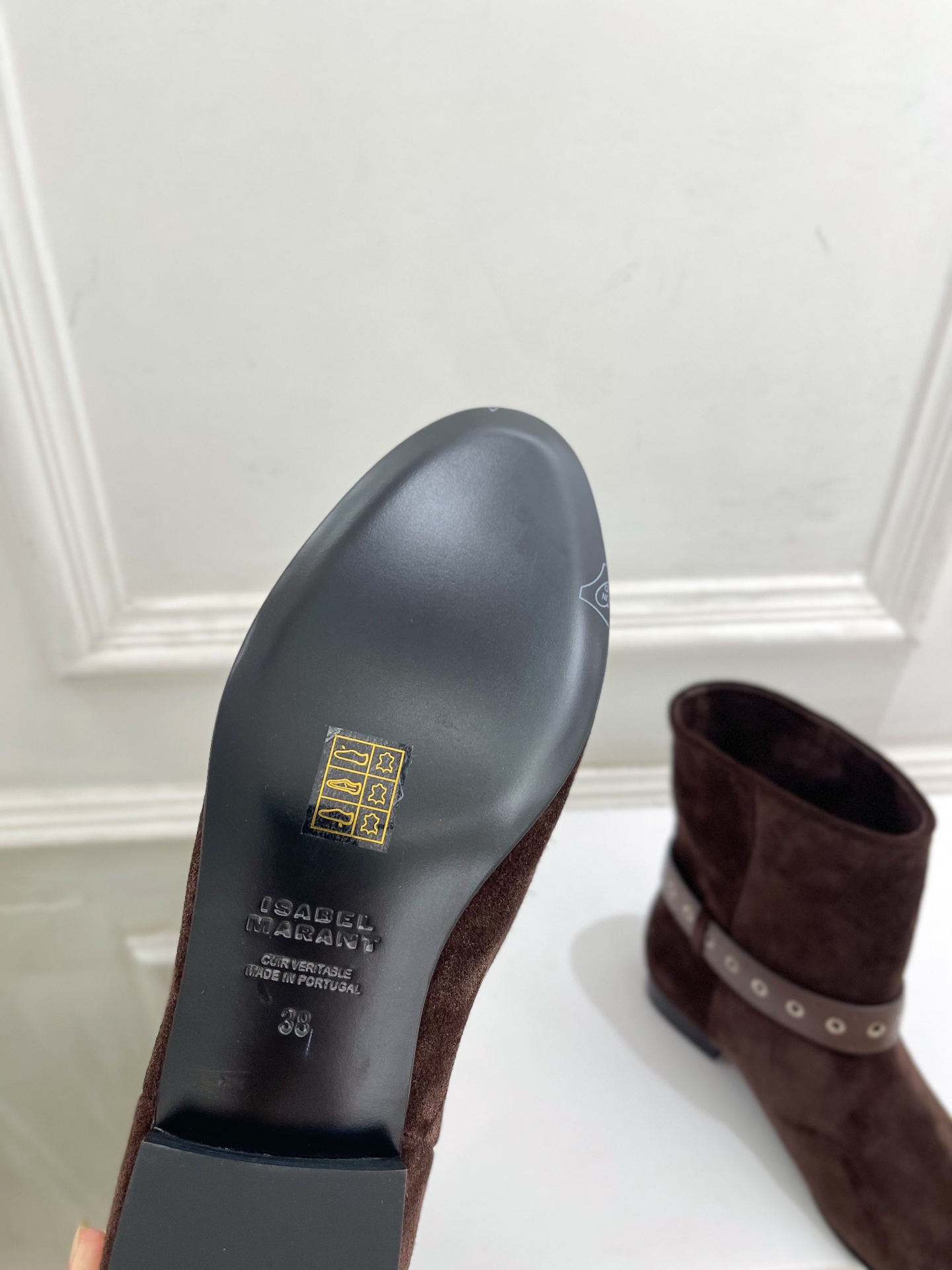 ISABEL MARANT | 伊莎贝尔 26𝐬𝐬 2026秋冬新品 经典复古皮带扣短靴———————————— 一个 ISABEL MARANT | 伊莎贝尔 26𝐬𝐬 2026秋冬新品 经典复古皮带扣短靴———————————— 一个