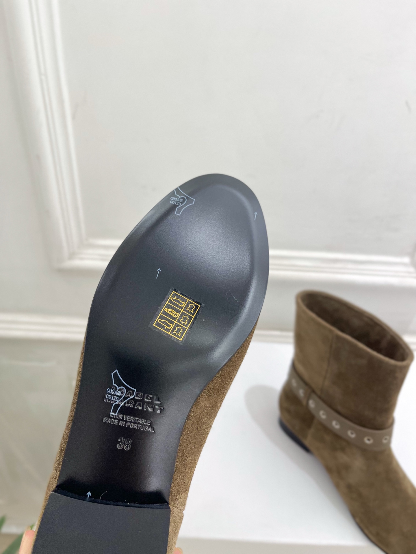 ISABEL MARANT | 伊莎贝尔 26𝐬𝐬 2026秋冬新品 经典复古皮带扣短靴———————————— 一个 ISABEL MARANT | 伊莎贝尔 26𝐬𝐬 2026秋冬新品 经典复古皮带扣短靴———————————— 一个