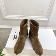 ISABEL MARANT | 伊莎贝尔 26𝐬𝐬 2026秋冬新品 经典复古皮带扣短靴———————————— 一个 ISABEL MARANT | 伊莎贝尔 26𝐬𝐬 2026秋冬新品 经典复古皮带扣短靴———————————— 一个