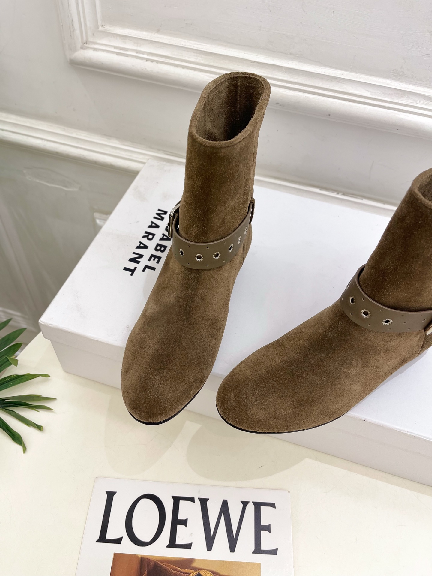 ISABEL MARANT | 伊莎贝尔 26𝐬𝐬 2026秋冬新品 经典复古皮带扣短靴———————————— 一个 ISABEL MARANT | 伊莎贝尔 26𝐬𝐬 2026秋冬新品 经典复古皮带扣短靴———————————— 一个