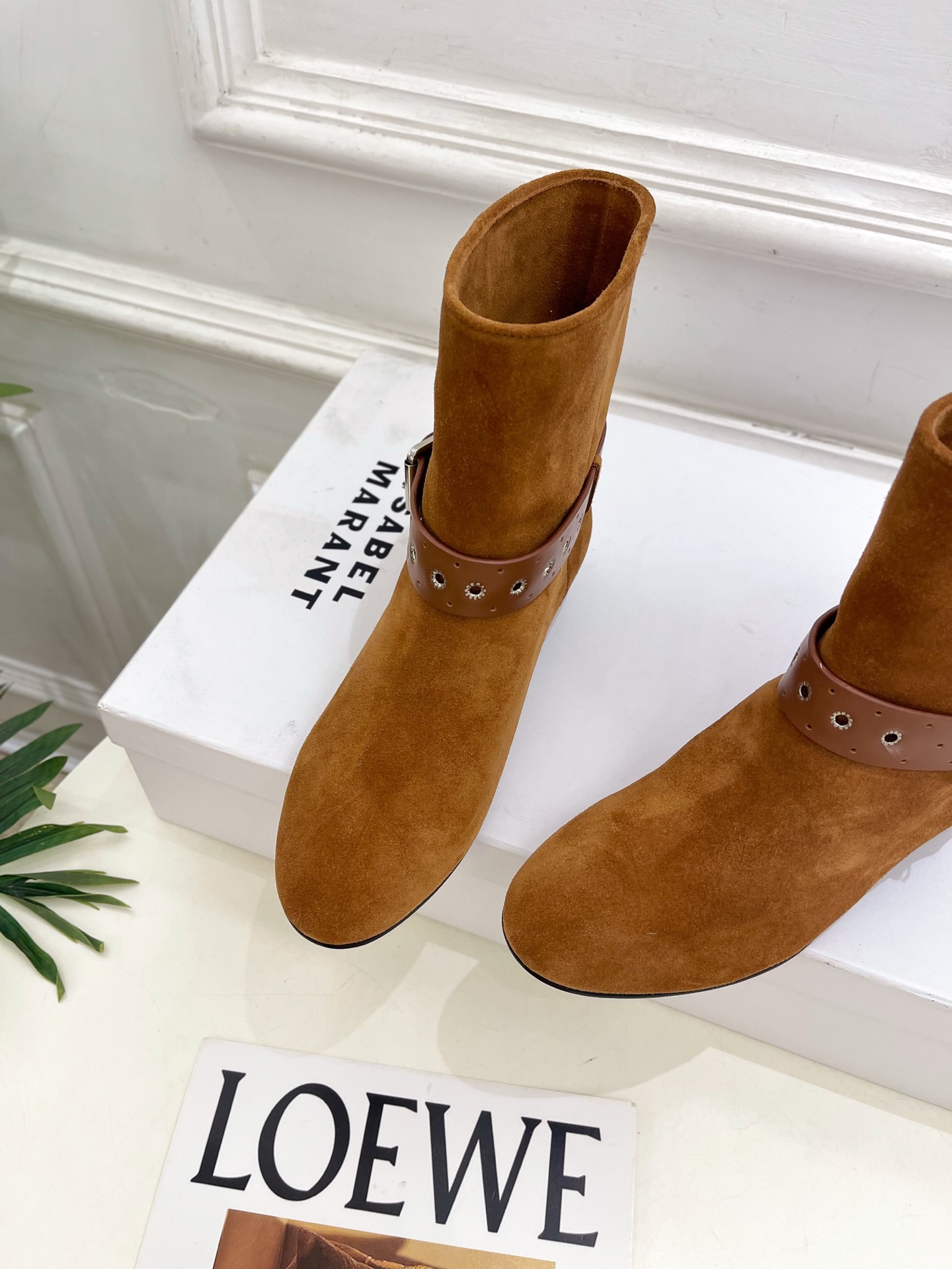 ISABEL MARANT | 伊莎贝尔 26𝐬𝐬 2026秋冬新品 经典复古皮带扣短靴———————————— 一个 ISABEL MARANT | 伊莎贝尔 26𝐬𝐬 2026秋冬新品 经典复古皮带扣短靴———————————— 一个