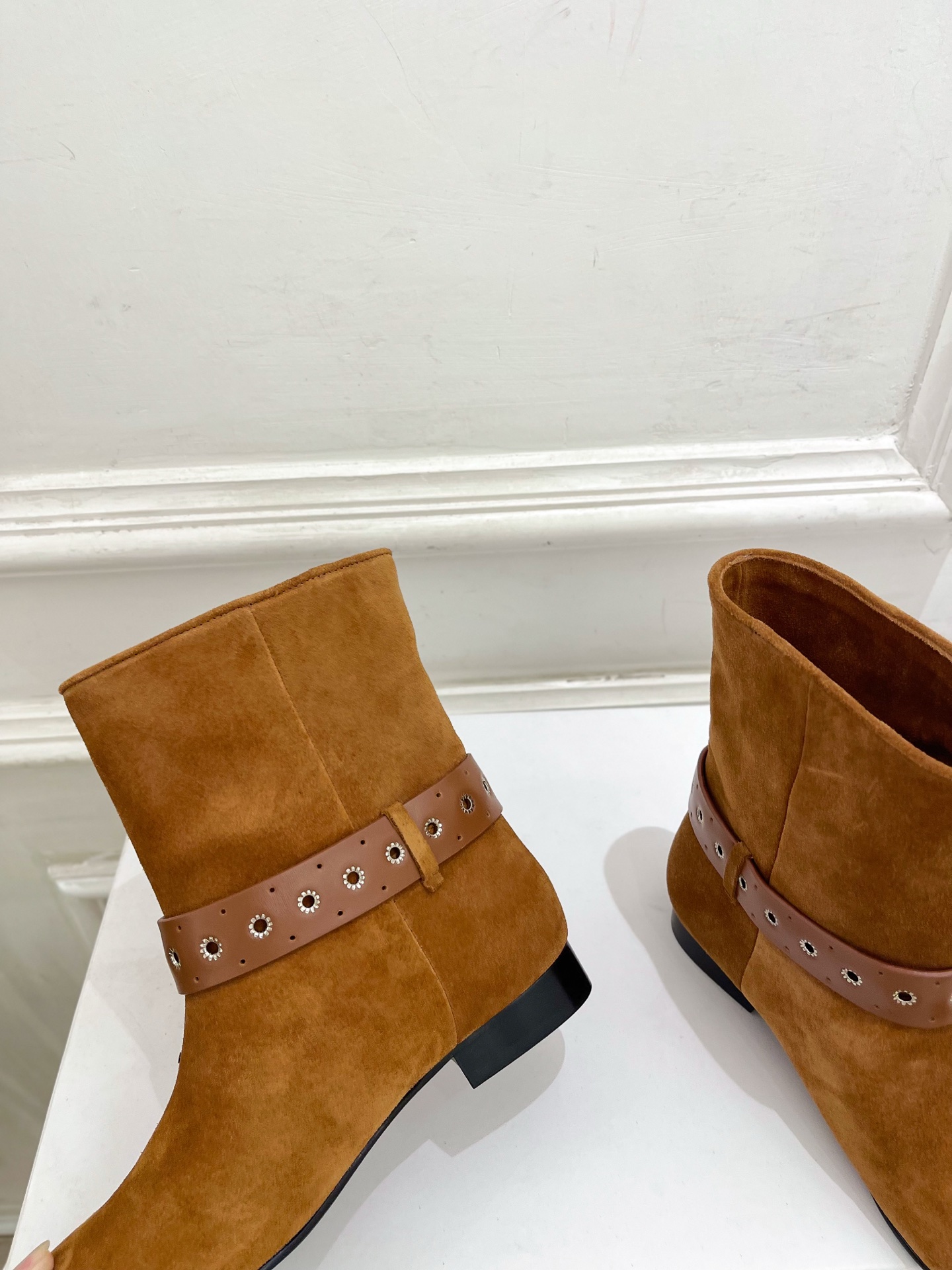 ISABEL MARANT | 伊莎贝尔 26𝐬𝐬 2026秋冬新品 经典复古皮带扣短靴———————————— 一个 ISABEL MARANT | 伊莎贝尔 26𝐬𝐬 2026秋冬新品 经典复古皮带扣短靴———————————— 一个