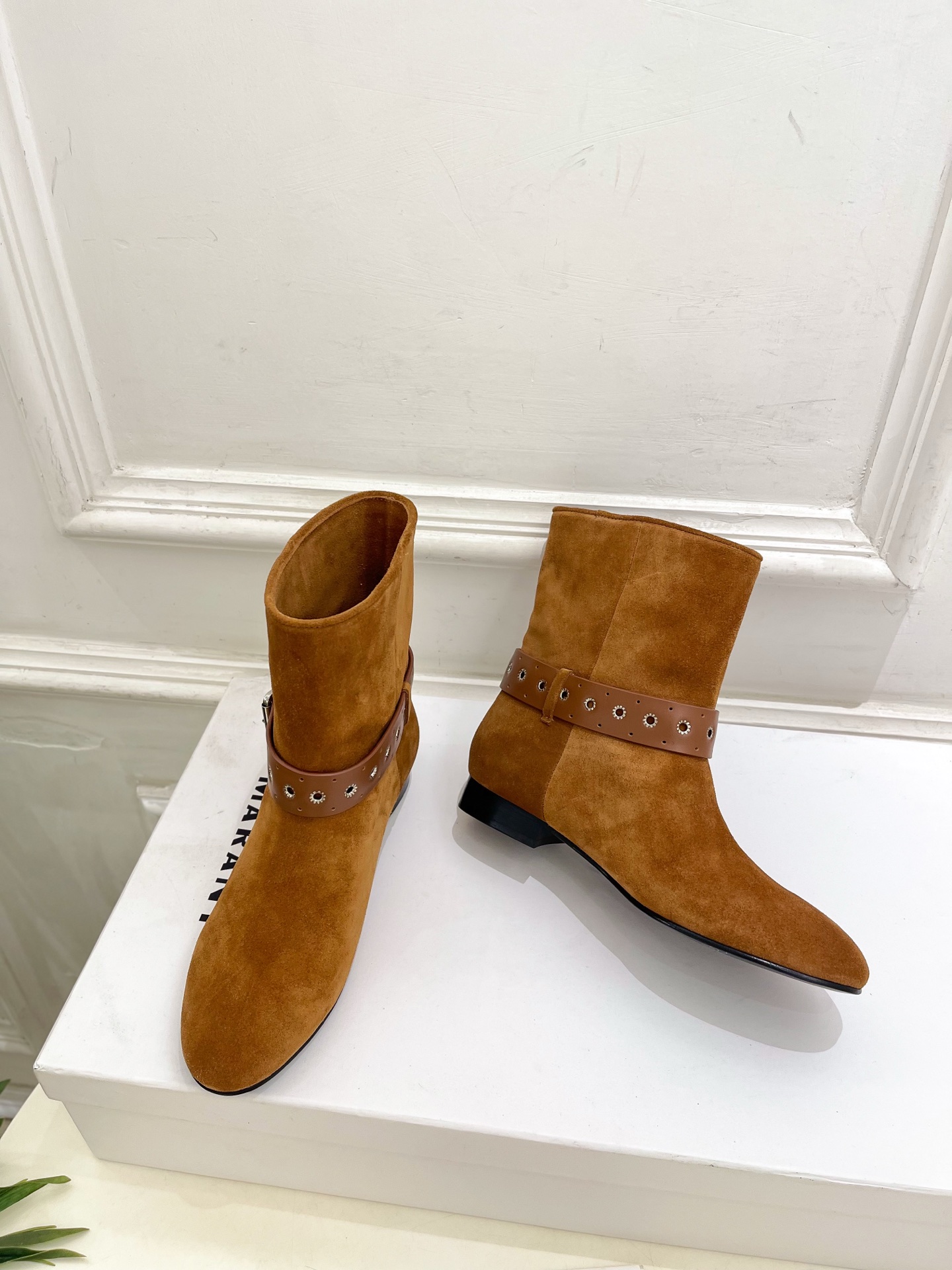 ISABEL MARANT | 伊莎贝尔 26𝐬𝐬 2026秋冬新品 经典复古皮带扣短靴———————————— 一个 ISABEL MARANT | 伊莎贝尔 26𝐬𝐬 2026秋冬新品 经典复古皮带扣短靴———————————— 一个