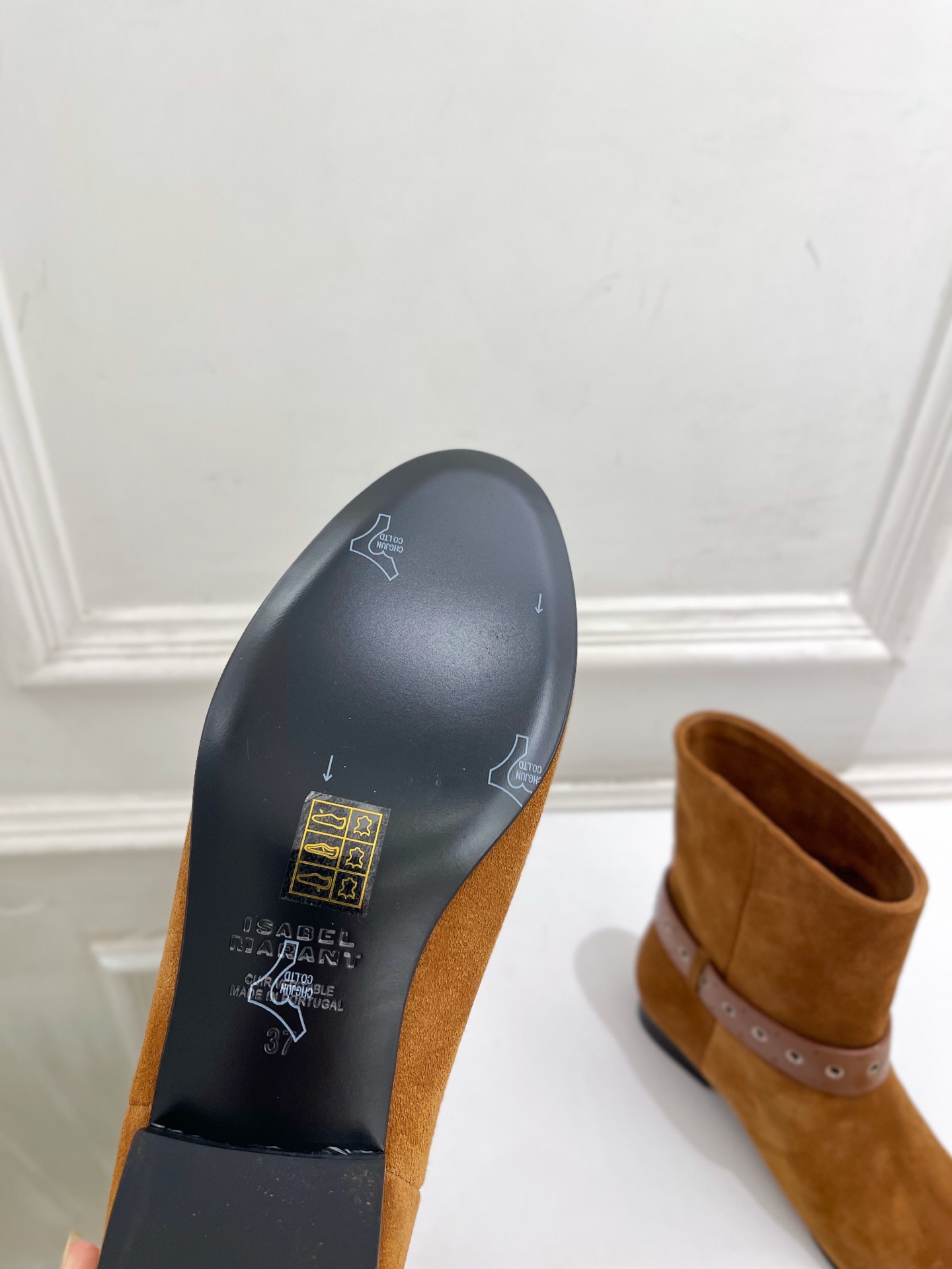 ISABEL MARANT | 伊莎贝尔 26𝐬𝐬 2026秋冬新品 经典复古皮带扣短靴———————————— 一个 ISABEL MARANT | 伊莎贝尔 26𝐬𝐬 2026秋冬新品 经典复古皮带扣短靴———————————— 一个