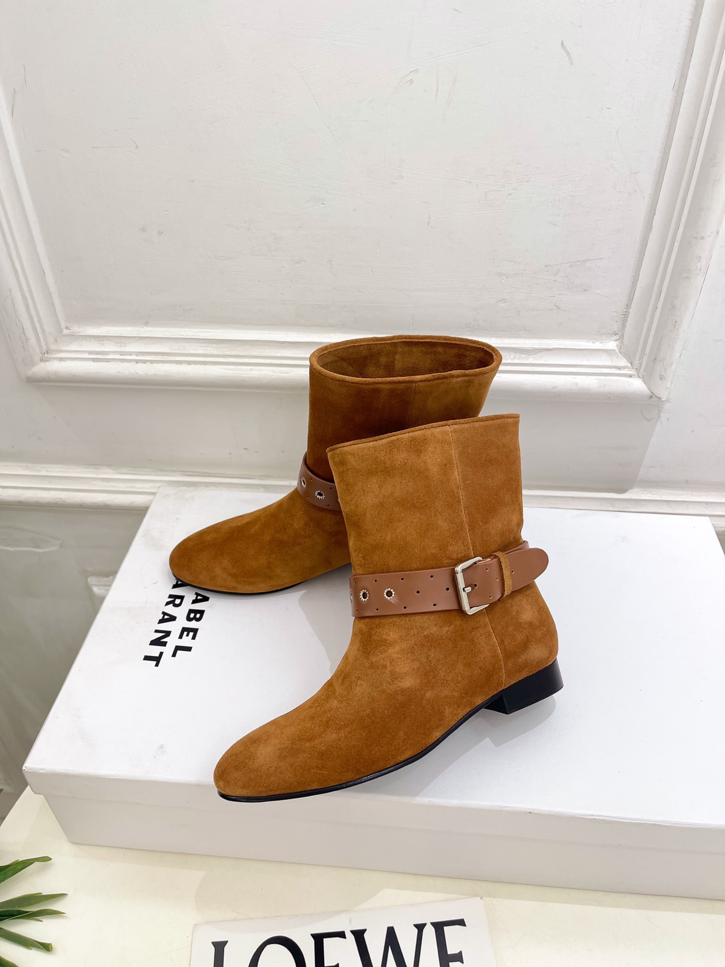 ISABEL MARANT | 伊莎贝尔 26𝐬𝐬 2026秋冬新品 经典复古皮带扣短靴———————————— 一个 ISABEL MARANT | 伊莎贝尔 26𝐬𝐬 2026秋冬新品 经典复古皮带扣短靴———————————— 一个