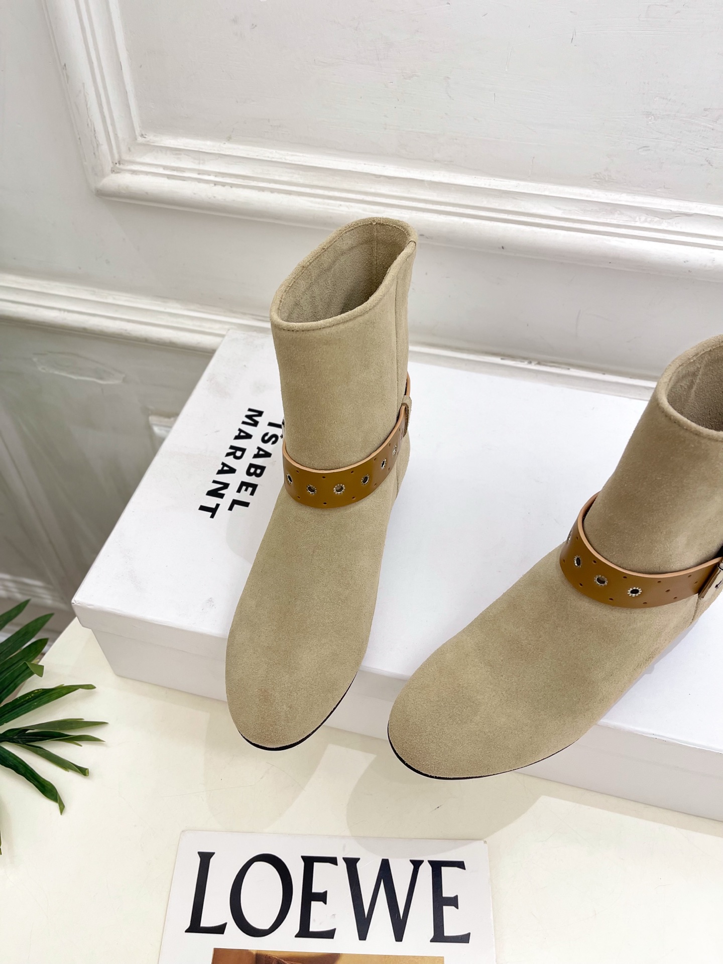 ISABEL MARANT | 伊莎贝尔 26𝐬𝐬 2026秋冬新品 经典复古皮带扣短靴———————————— 一个 ISABEL MARANT | 伊莎贝尔 26𝐬𝐬 2026秋冬新品 经典复古皮带扣短靴———————————— 一个