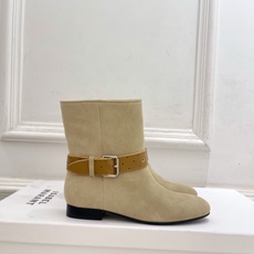 ISABEL MARANT | 伊莎贝尔 26𝐬𝐬 2026秋冬新品 经典复古皮带扣短靴———————————— 一个 ISABEL MARANT | 伊莎贝尔 26𝐬𝐬 2026秋冬新品 经典复古皮带扣短靴———————————— 一个