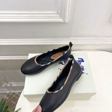 Burberry巴宝莉 2026新品 复古经典格纹平底芭蕾舞鞋 ————————— 作为这两年最受欢迎的设计师牌,设计简 Burberry巴宝莉 2026新品 复古经典格纹平底芭蕾舞鞋 ————————— 作为这两年最受欢迎的设计师牌,设计简