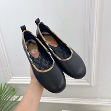 Burberry巴宝莉 2026新品 复古经典格纹平底芭蕾舞鞋 ————————— 作为这两年最受欢迎的设计师牌,设计简 Burberry巴宝莉 2026新品 复古经典格纹平底芭蕾舞鞋 ————————— 作为这两年最受欢迎的设计师牌,设计简