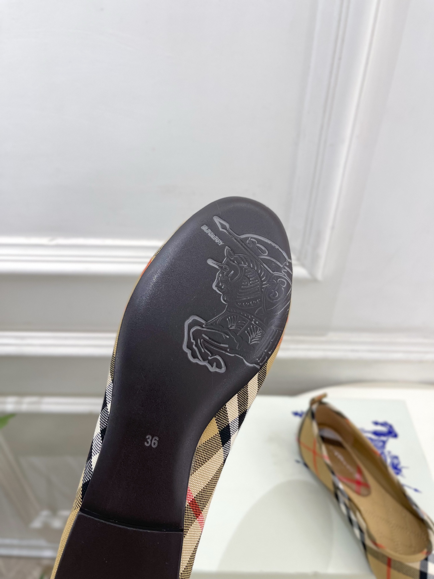 Burberry巴宝莉 2026新品 复古经典格纹平底芭蕾舞鞋 ————————— 作为这两年最受欢迎的设计师牌，设计简