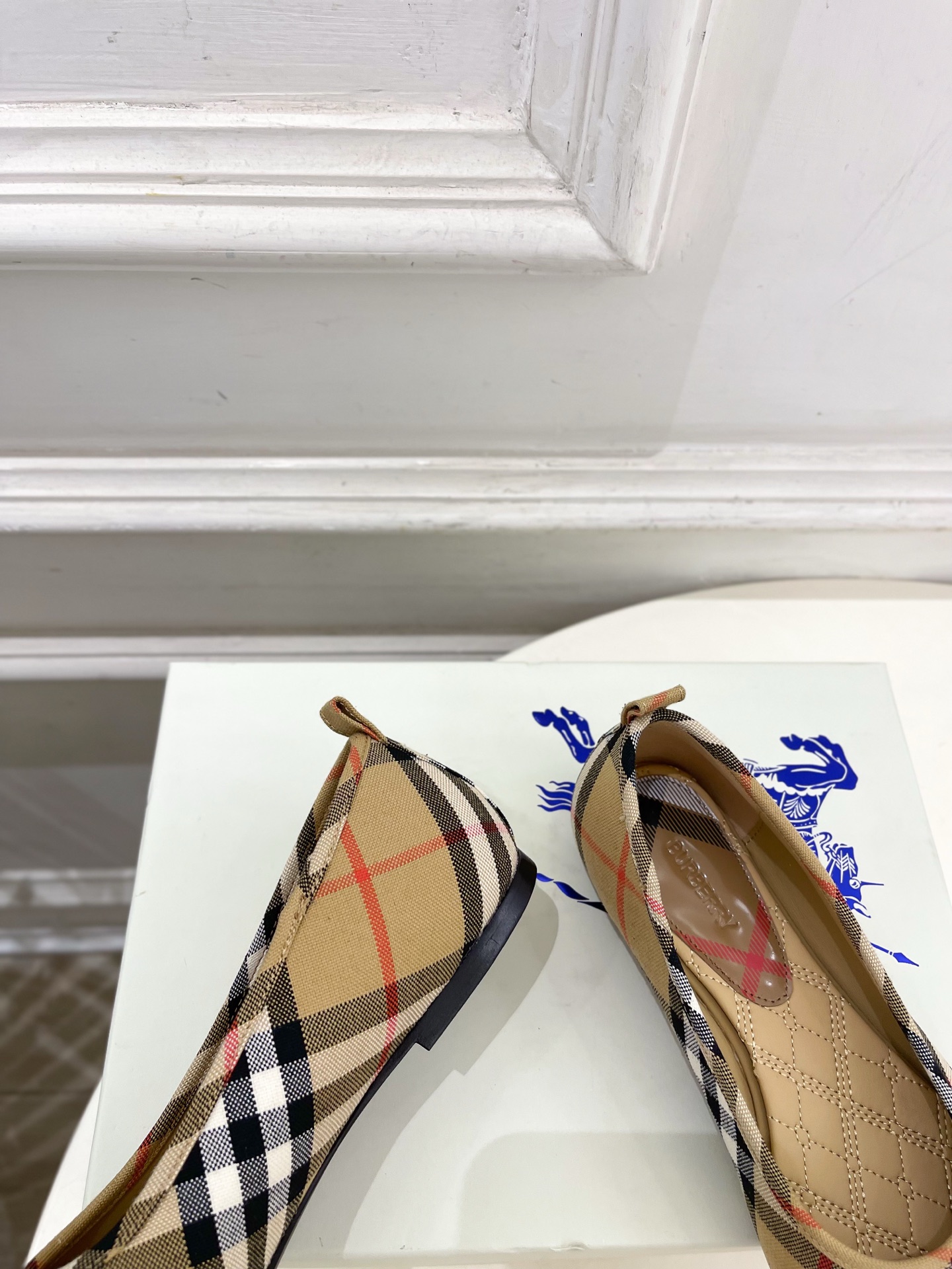 Burberry巴宝莉 2026新品 复古经典格纹平底芭蕾舞鞋 ————————— 作为这两年最受欢迎的设计师牌，设计简