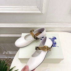 Burberry巴宝莉 2026新品 经典格纹玛丽珍平底单鞋 ————————— 作为这两年最受欢迎的设计师牌,设计简单 Burberry巴宝莉 2026新品 经典格纹玛丽珍平底单鞋 ————————— 作为这两年最受欢迎的设计师牌,设计简单