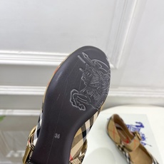 Burberry巴宝莉 2026新品 经典格纹玛丽珍平底单鞋 ————————— 作为这两年最受欢迎的设计师牌,设计简单 Burberry巴宝莉 2026新品 经典格纹玛丽珍平底单鞋 ————————— 作为这两年最受欢迎的设计师牌,设计简单