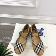 Burberry巴宝莉 2026新品 经典格纹玛丽珍平底单鞋 ————————— 作为这两年最受欢迎的设计师牌,设计简单 Burberry巴宝莉 2026新品 经典格纹玛丽珍平底单鞋 ————————— 作为这两年最受欢迎的设计师牌,设计简单
