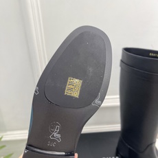 𝐂𝐇𝐀𝐍𝐄𝐋 | 小香 26𝐬𝐬 🦋2026 秋冬新品 专柜经典走秀款 小香双C金属皮带扣骑士短靴 长靴 系列上新 𝐂𝐇𝐀𝐍𝐄𝐋 | 小香 26𝐬𝐬 🦋2026 秋冬新品 专柜经典走秀款 小香双C金属皮带扣骑士短靴 长靴 系列上新