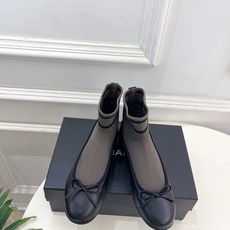 𝐂𝐇𝐀𝐍𝐄𝐋 | 小香 26𝐬𝐬 🦋2026 秋冬新品 专柜经典走秀款 小香双C拼色蝴蝶结袜子休闲短靴 系列上新 𝐂𝐇𝐀𝐍𝐄𝐋 | 小香 26𝐬𝐬 🦋2026 秋冬新品 专柜经典走秀款 小香双C拼色蝴蝶结袜子休闲短靴 系列上新