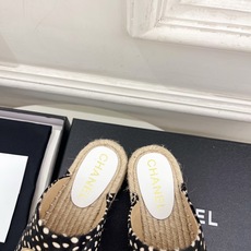 𝐂𝐇𝐀𝐍𝐄𝐋 | 小香 26𝐬𝐬 🦋2026新品 专柜经典款 小香双C麻绳实木包头渔夫拖鞋 系列上新〰 🍬BS 𝐂𝐇𝐀𝐍𝐄𝐋 | 小香 26𝐬𝐬 🦋2026新品 专柜经典款 小香双C麻绳实木包头渔夫拖鞋 系列上新〰 🍬BS