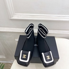 𝐂𝐇𝐀𝐍𝐄𝐋 | 小香 26𝐬𝐬 🦋2026 秋冬新品 专柜经典走秀款 小香双C翻盖书包扣休闲袜子短靴 系列上新〰 𝐂𝐇𝐀𝐍𝐄𝐋 | 小香 26𝐬𝐬 🦋2026 秋冬新品 专柜经典走秀款 小香双C翻盖书包扣休闲袜子短靴 系列上新〰