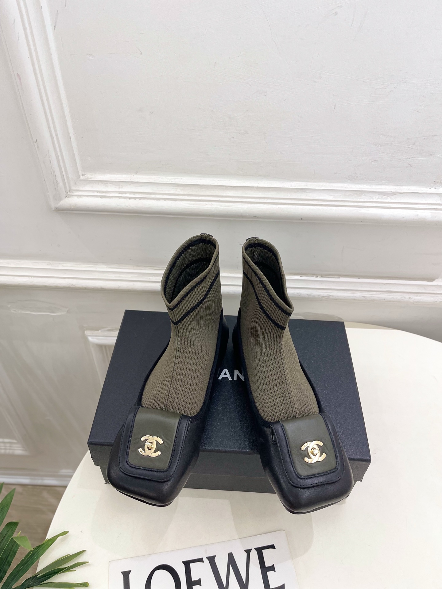 𝐂𝐇𝐀𝐍𝐄𝐋 | 小香 26𝐬𝐬 🦋2026 秋冬新品 专柜经典走秀款 小香双C翻盖书包扣休闲袜子短靴 系列上新〰 𝐂𝐇𝐀𝐍𝐄𝐋 | 小香 26𝐬𝐬 🦋2026 秋冬新品 专柜经典走秀款 小香双C翻盖书包扣休闲袜子短靴 系列上新〰