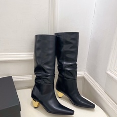 DYMONLATRY 2026秋冬新品 极简方头褶皱粗跟堆堆靴 ————————— 作为这两年最受欢迎的设计师牌,设计简 DYMONLATRY 2026秋冬新品 极简方头褶皱粗跟堆堆靴 ————————— 作为这两年最受欢迎的设计师牌,设计简