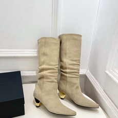 DYMONLATRY 2026秋冬新品 极简方头褶皱粗跟堆堆靴 ————————— 作为这两年最受欢迎的设计师牌,设计简 DYMONLATRY 2026秋冬新品 极简方头褶皱粗跟堆堆靴 ————————— 作为这两年最受欢迎的设计师牌,设计简