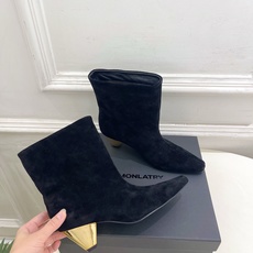 DYMONLATRY 2026秋冬新品 极简方头褶皱粗跟堆堆靴 ————————— 作为这两年最受欢迎的设计师牌,设计简 DYMONLATRY 2026秋冬新品 极简方头褶皱粗跟堆堆靴 ————————— 作为这两年最受欢迎的设计师牌,设计简