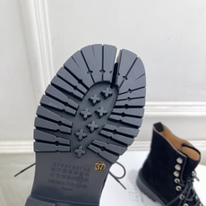Maison Margiela· 马吉拉26𝐬𝐬 2026秋冬新品 MM6系带分趾情侣款马丁靴短靴———————— M Maison Margiela· 马吉拉26𝐬𝐬 2026秋冬新品 MM6系带分趾情侣款马丁靴短靴———————— M