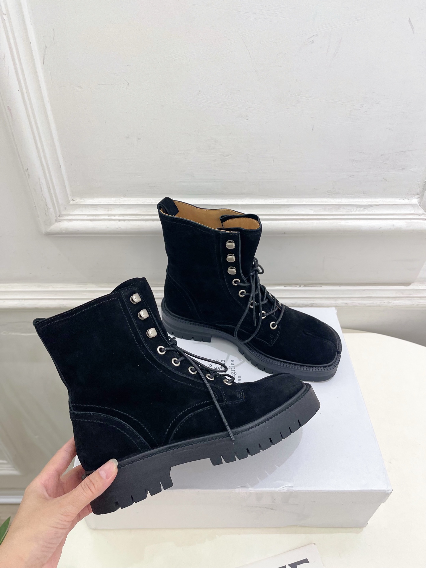 Maison Margiela· 马吉拉26𝐬𝐬 2026秋冬新品 MM6系带分趾情侣款马丁靴短靴———————— M Maison Margiela· 马吉拉26𝐬𝐬 2026秋冬新品 MM6系带分趾情侣款马丁靴短靴———————— M