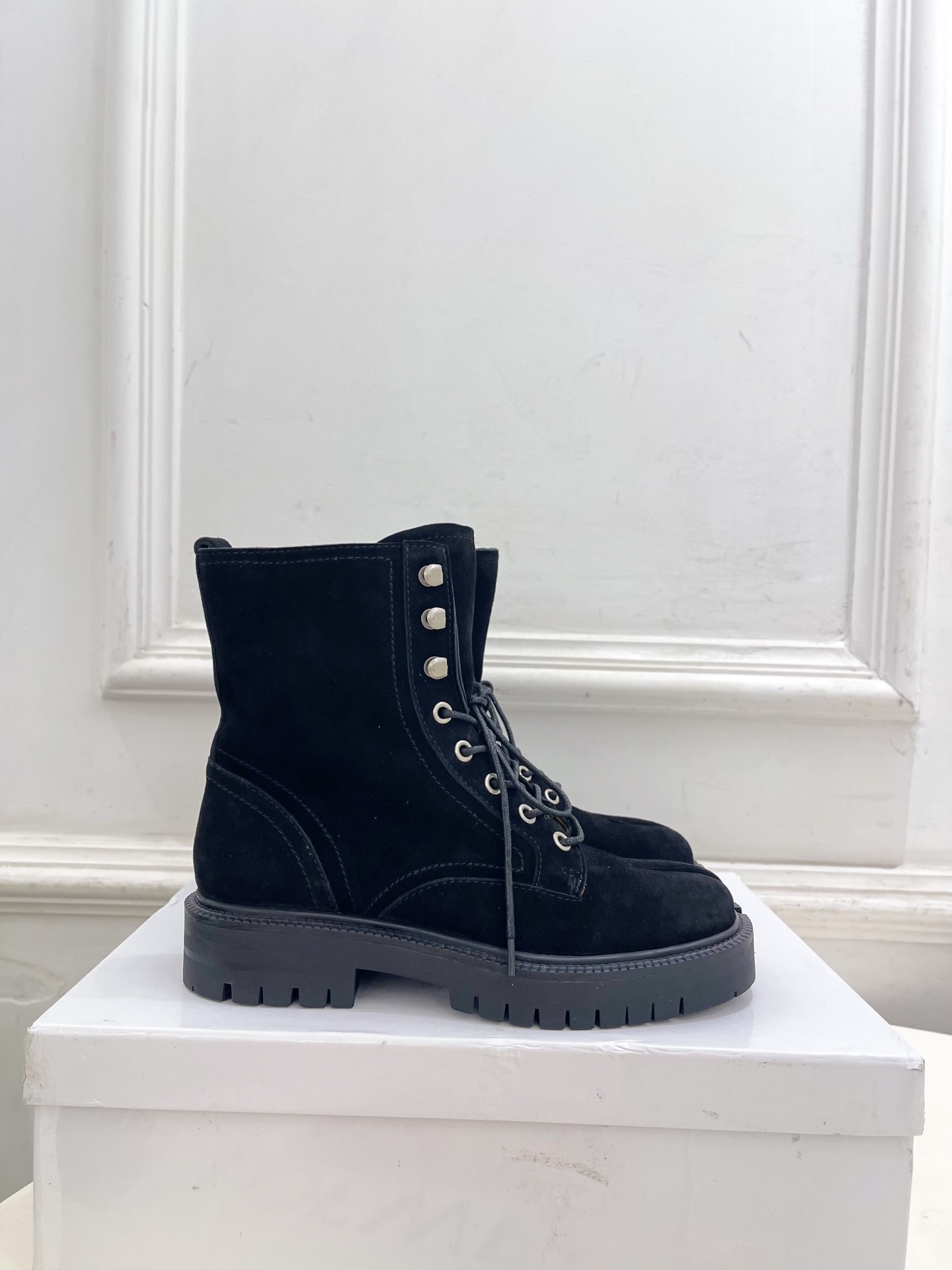 Maison Margiela· 马吉拉26𝐬𝐬 2026秋冬新品 MM6系带分趾情侣款马丁靴短靴———————— M Maison Margiela· 马吉拉26𝐬𝐬 2026秋冬新品 MM6系带分趾情侣款马丁靴短靴———————— M