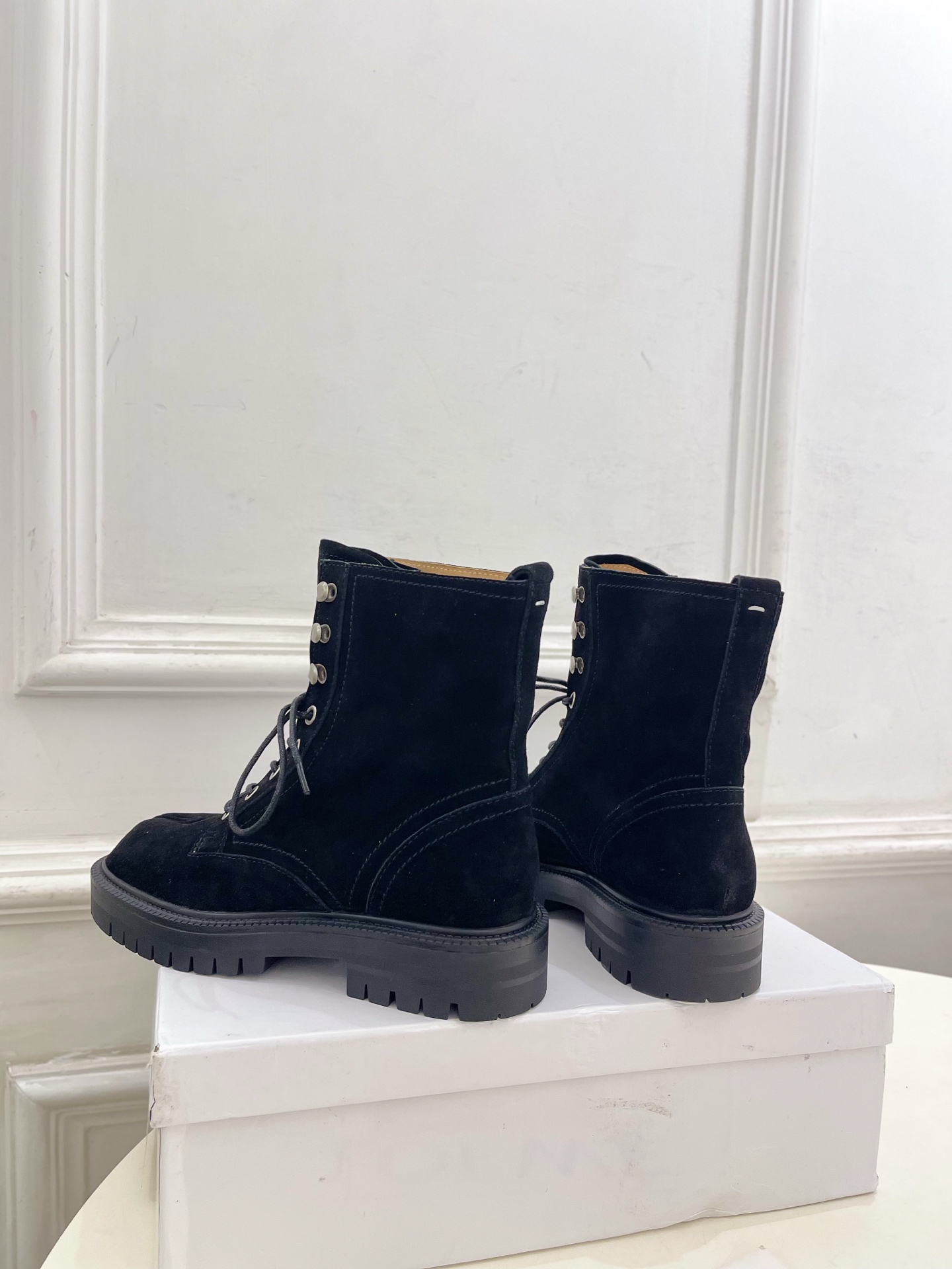 Maison Margiela· 马吉拉26𝐬𝐬 2026秋冬新品 MM6系带分趾情侣款马丁靴短靴———————— M Maison Margiela· 马吉拉26𝐬𝐬 2026秋冬新品 MM6系带分趾情侣款马丁靴短靴———————— M
