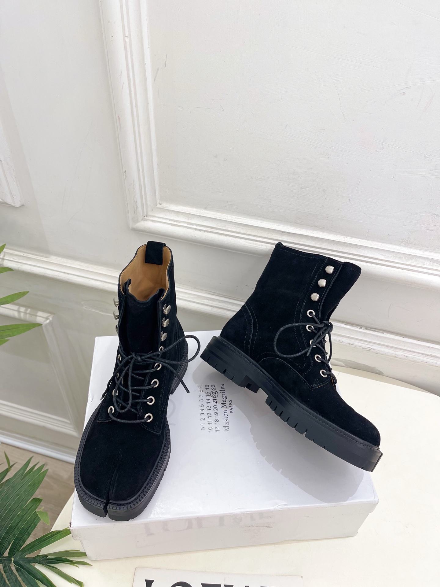 Maison Margiela· 马吉拉26𝐬𝐬 2026秋冬新品 MM6系带分趾情侣款马丁靴短靴———————— M Maison Margiela· 马吉拉26𝐬𝐬 2026秋冬新品 MM6系带分趾情侣款马丁靴短靴———————— M