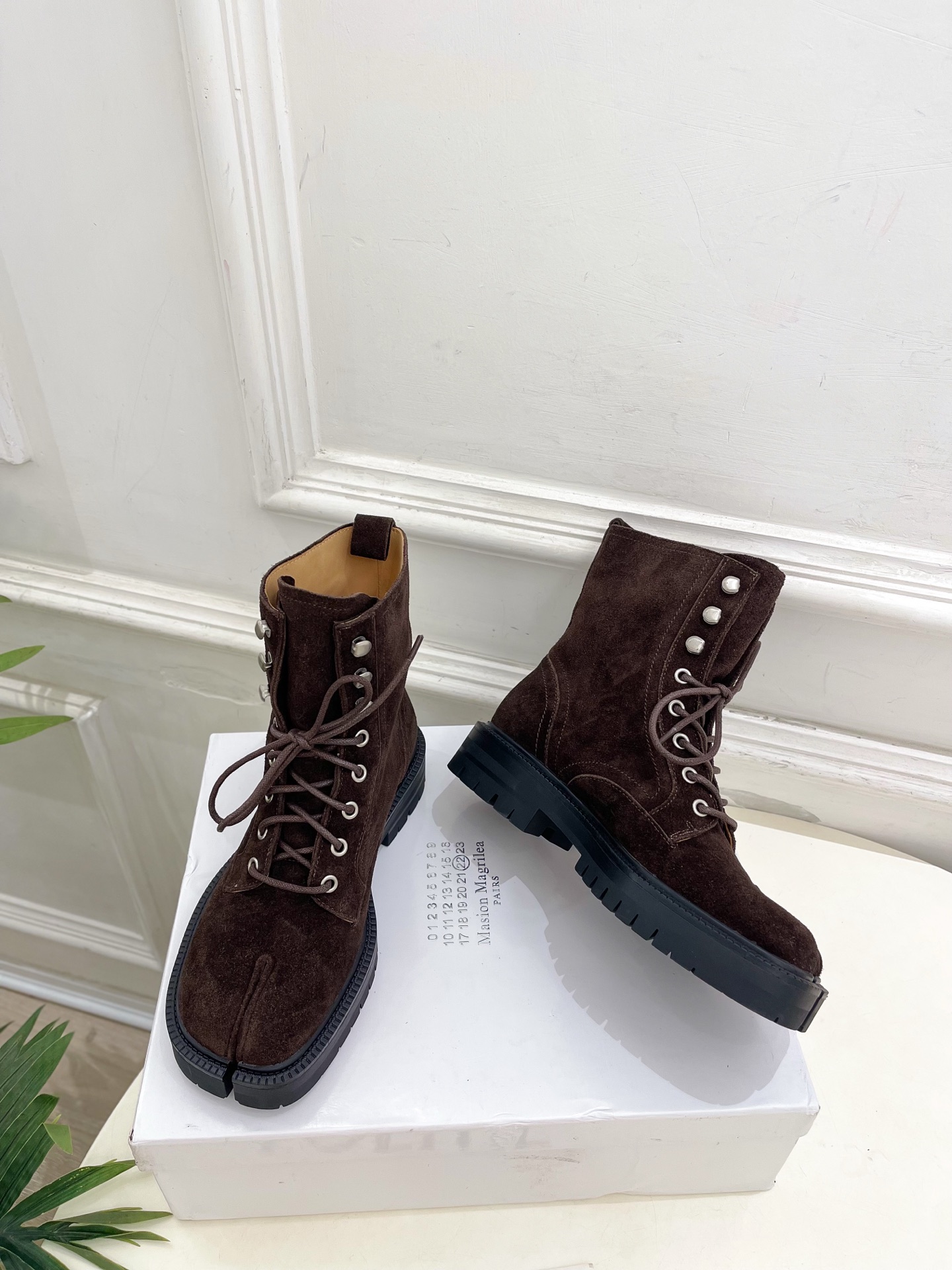 Maison Margiela· 马吉拉26𝐬𝐬 2026秋冬新品 MM6系带分趾情侣款马丁靴短靴———————— M Maison Margiela· 马吉拉26𝐬𝐬 2026秋冬新品 MM6系带分趾情侣款马丁靴短靴———————— M