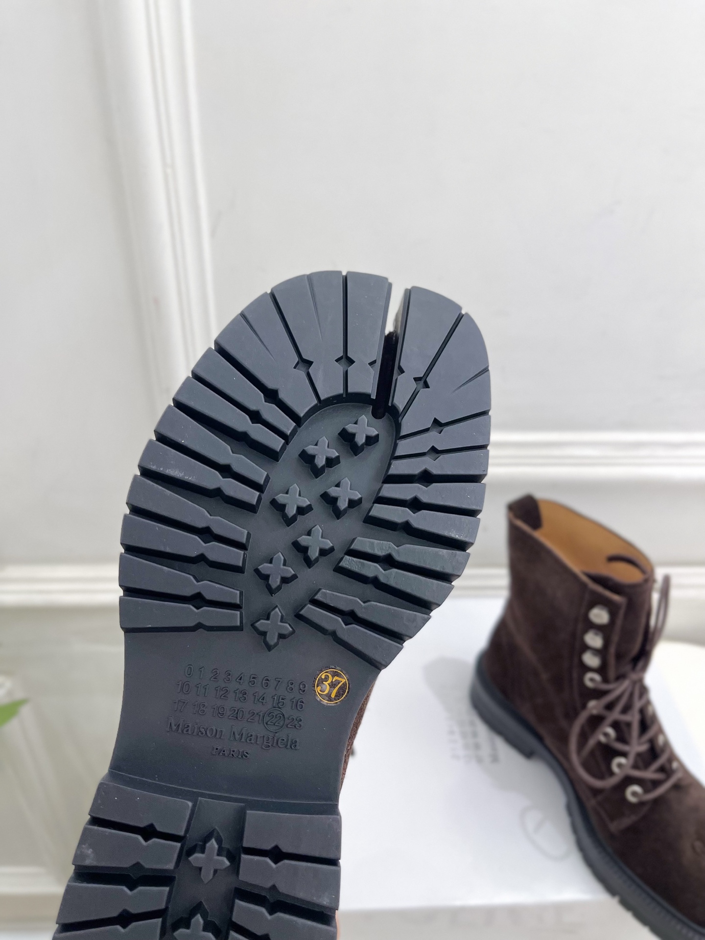 Maison Margiela· 马吉拉26𝐬𝐬 2026秋冬新品 MM6系带分趾情侣款马丁靴短靴———————— M Maison Margiela· 马吉拉26𝐬𝐬 2026秋冬新品 MM6系带分趾情侣款马丁靴短靴———————— M