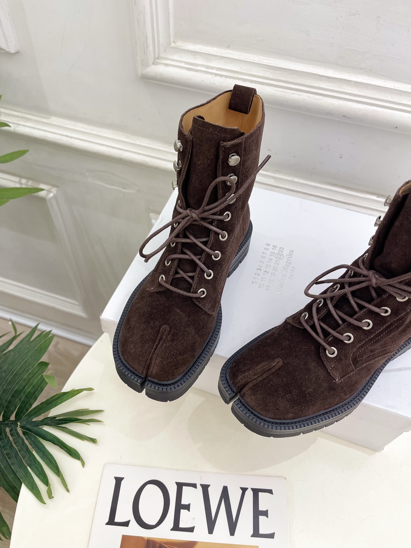 Maison Margiela· 马吉拉26𝐬𝐬 2026秋冬新品 MM6系带分趾情侣款马丁靴短靴———————— M Maison Margiela· 马吉拉26𝐬𝐬 2026秋冬新品 MM6系带分趾情侣款马丁靴短靴———————— M